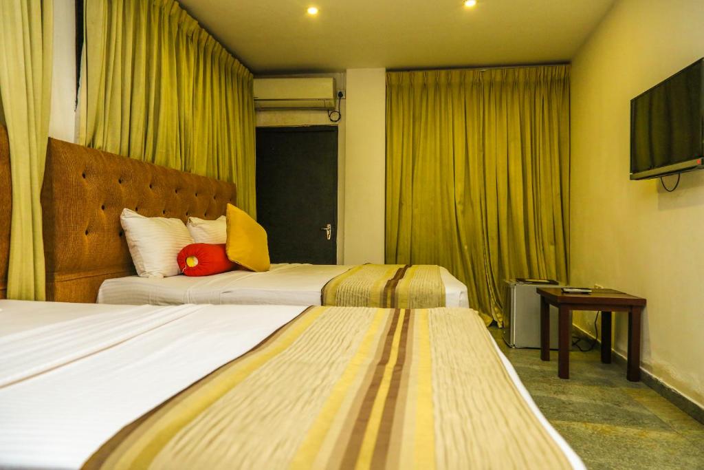 Postel nebo postele na pokoji v ubytování Oak Ray City Hotel