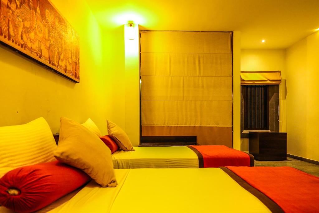 Postel nebo postele na pokoji v ubytování Oak Ray City Hotel