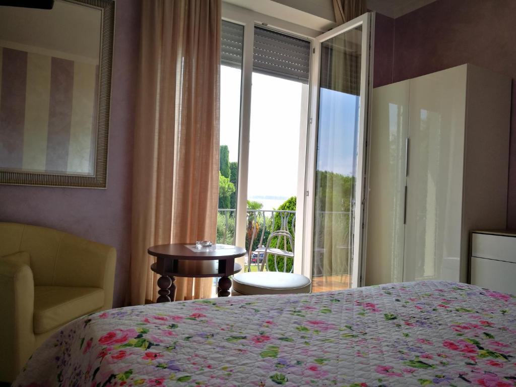 Postel nebo postele na pokoji v ubytování Hotel Mirabello