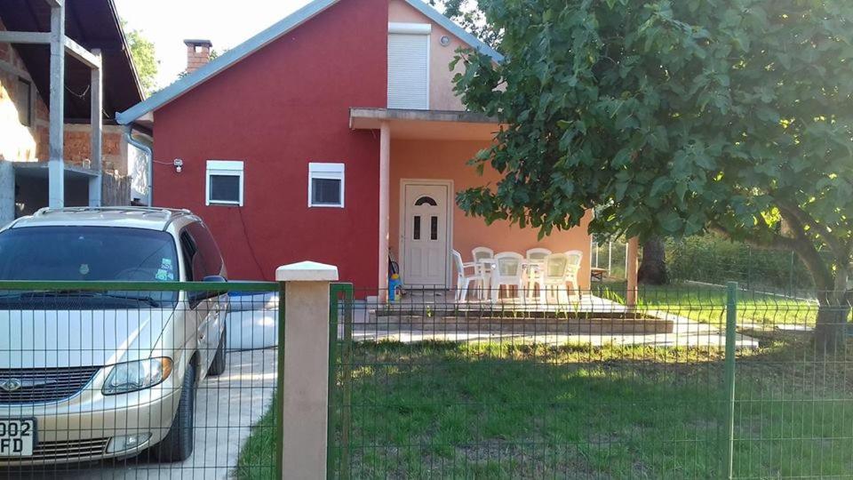 Budova, kde se chata nachází