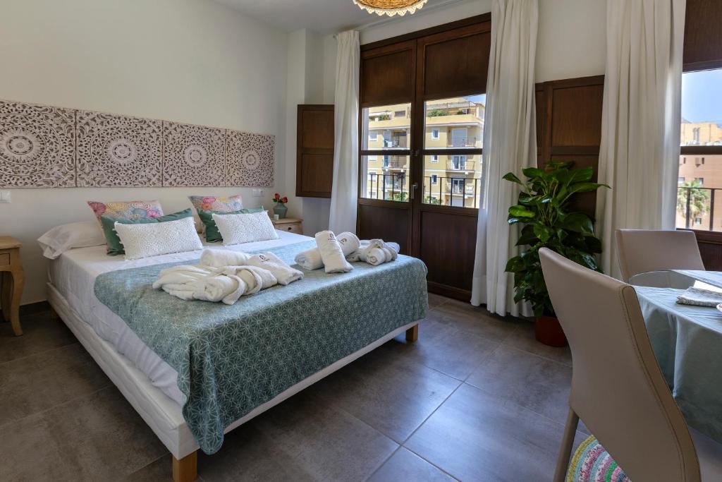 Posteľ alebo postele v izbe v ubytovaní Apartamentos El Marqués