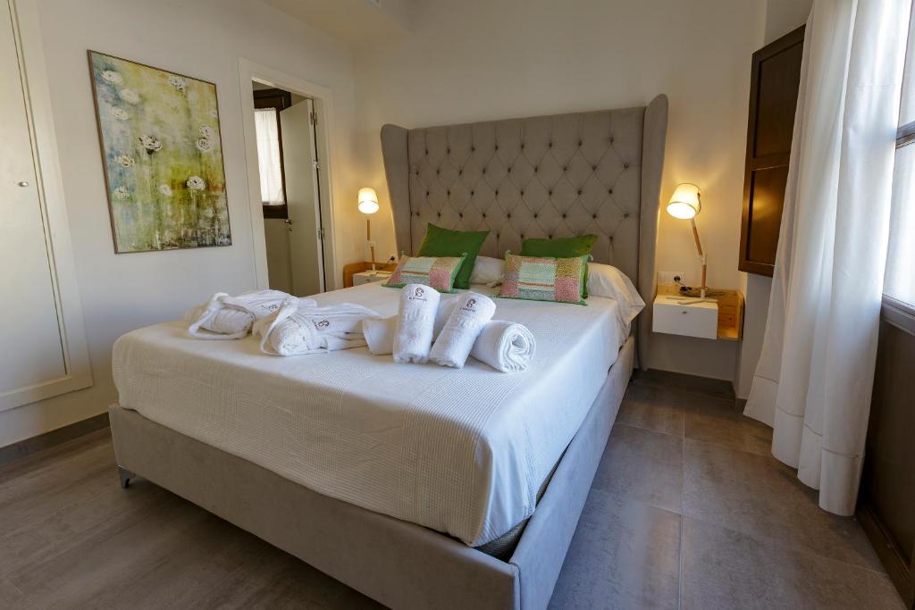 Posteľ alebo postele v izbe v ubytovaní Apartamentos El Marqués