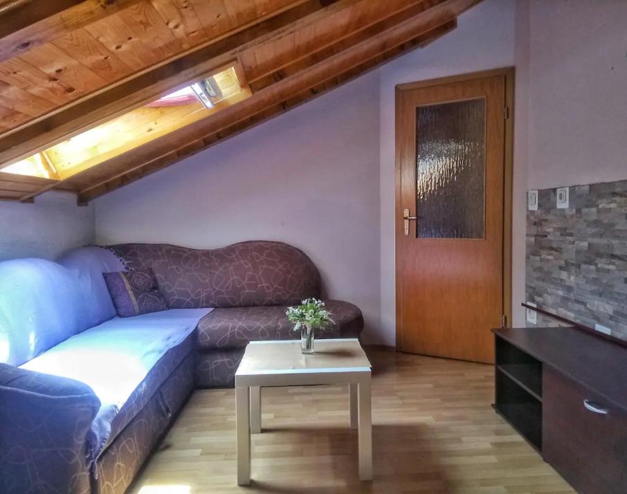 3 bedroom house (6+2), Spinut, Split
