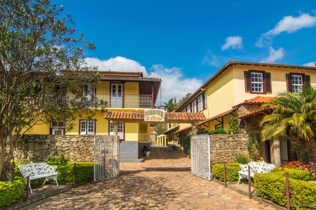 a house with a gate in front of it at Pousada Portal in Tiradentes