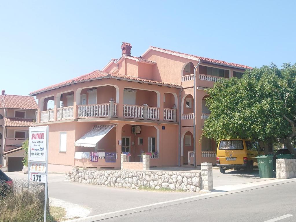 Budova, kde se apartmán nachází