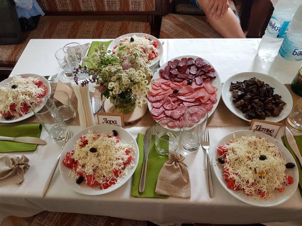 Jídlo v hotelu nebo okolí