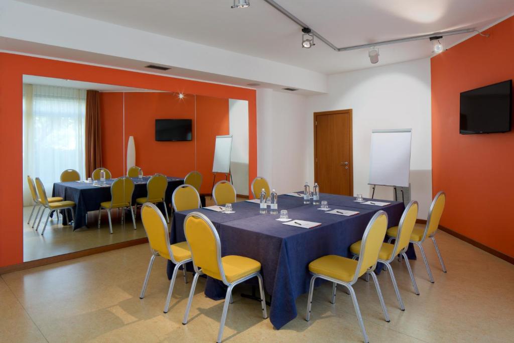 TV a/nebo společenská místnost v ubytování Hotel Montemezzi