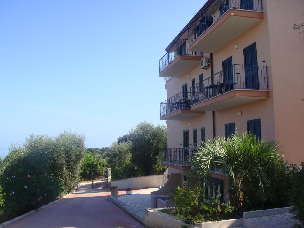 The building in which az apartmanhoteleket is located