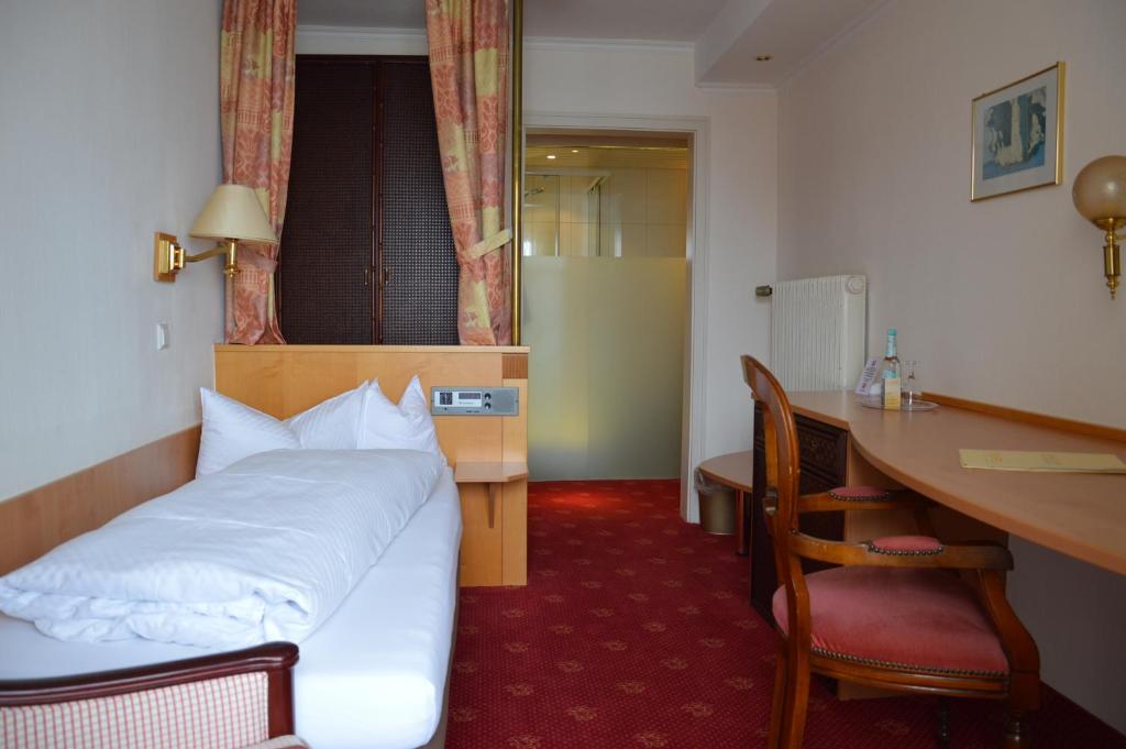 Postel nebo postele na pokoji v ubytování Hotel Engel