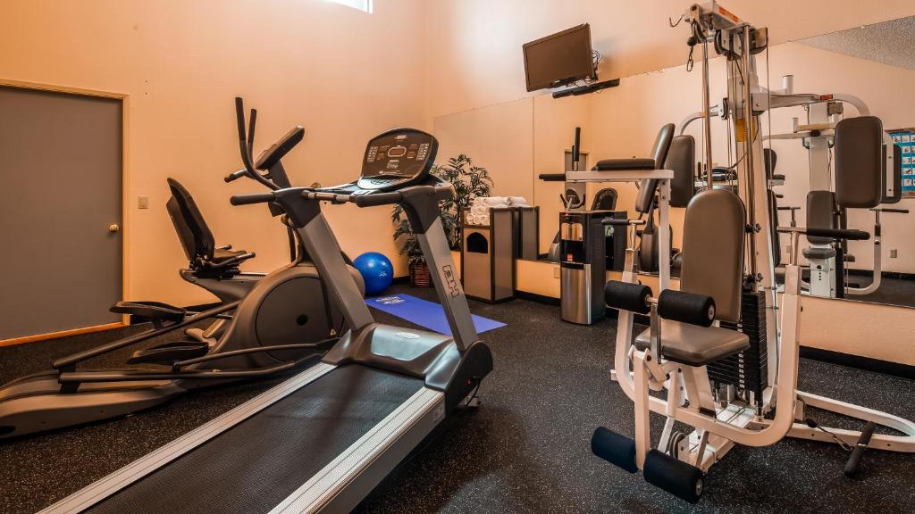 Fitness centrum a/nebo fitness zařízení v ubytování RiverTree Inn & Suites