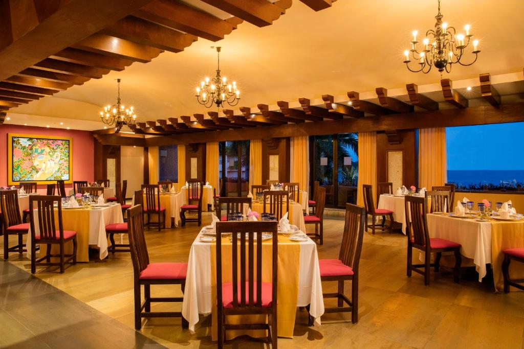 Restaurace v ubytování Barceló Huatulco - All Inclusive