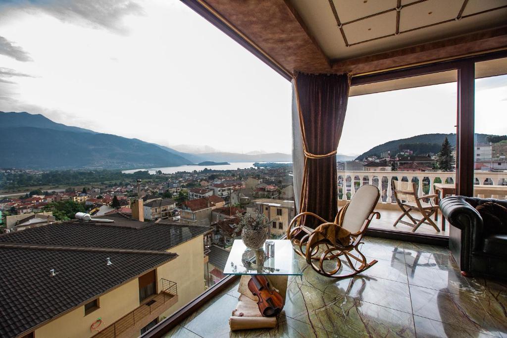 A general mountain view or a mountain view taken from A villát