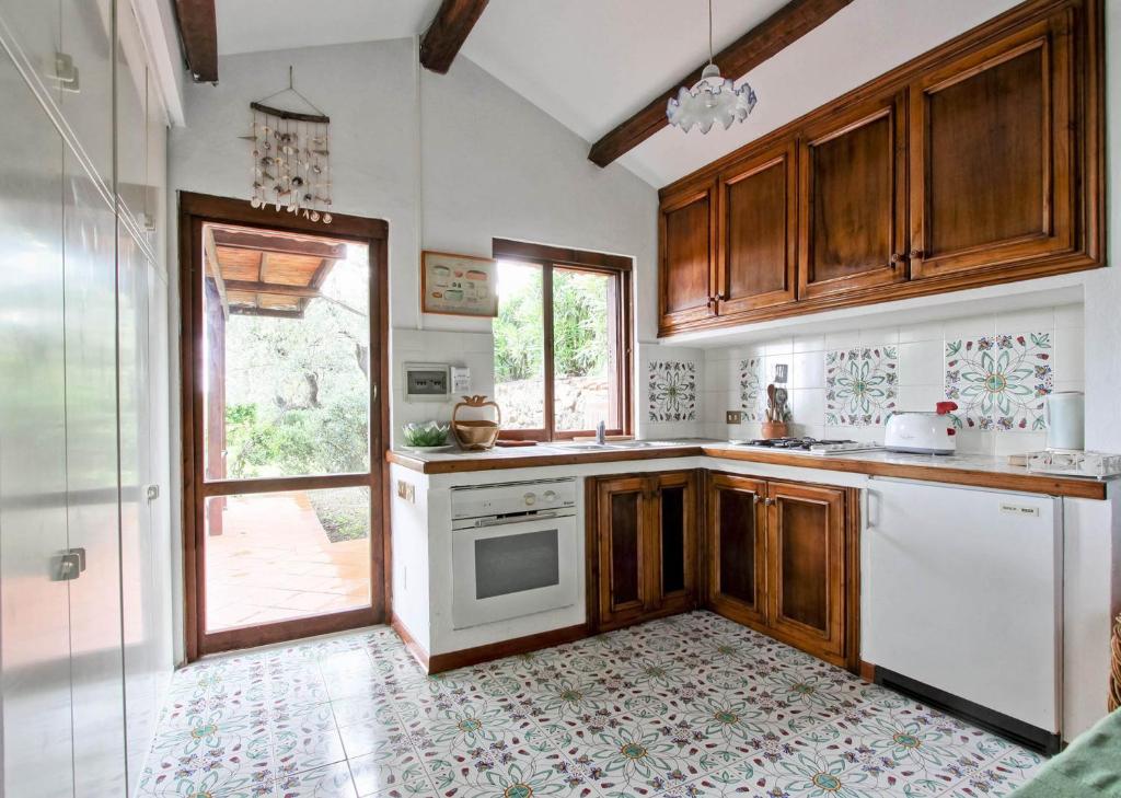 Kuchnia lub aneks kuchenny w obiekcie Il Cottage di Villa Sveva, splendida vista mare