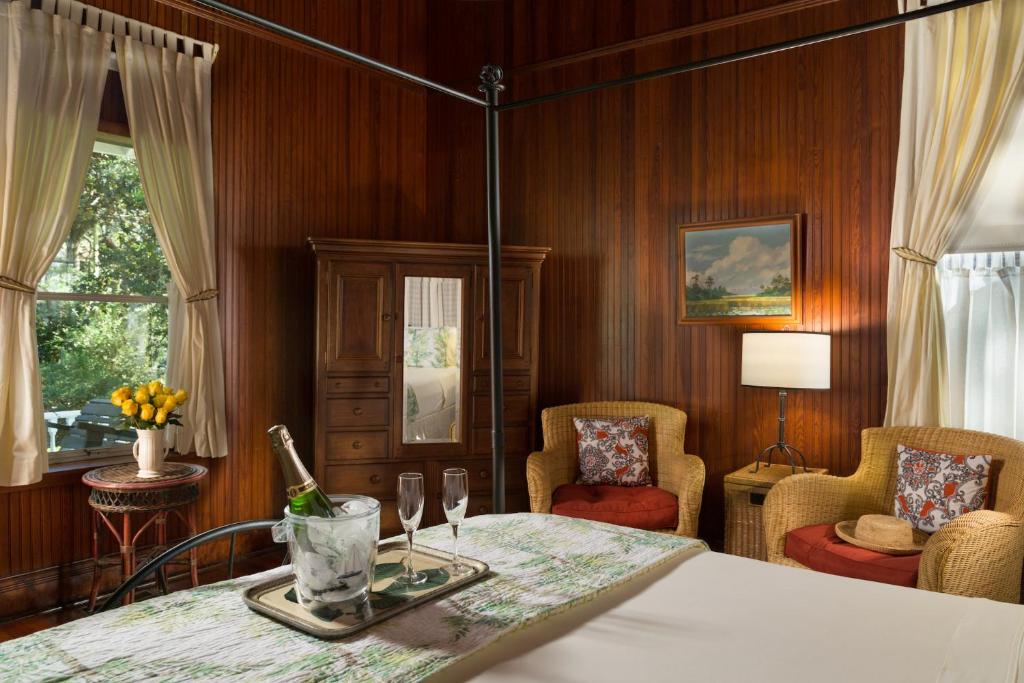 Magnolia Springs Bed and Breakfast - Deluxe King Room