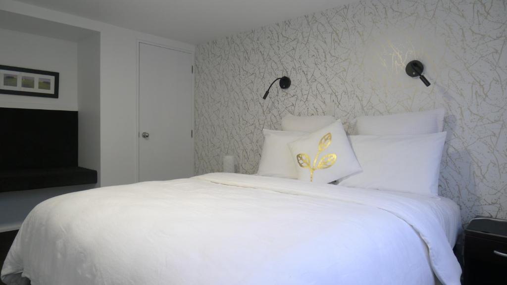 Postel nebo postele na pokoji v ubytování Lugano Motor Lodge