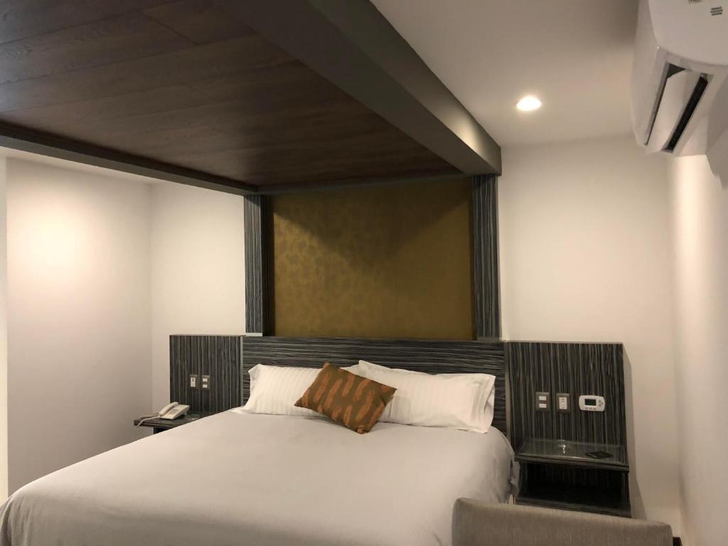 Kaia Suites - Deluxe Suite