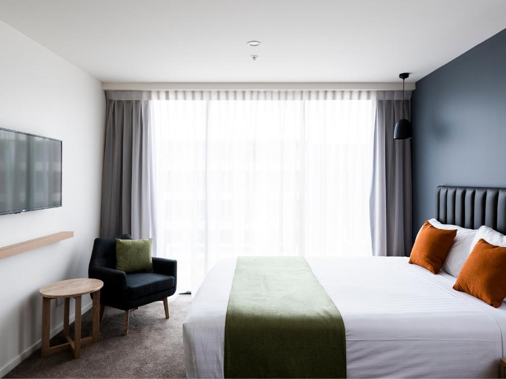 
Queen Room - Disability Access
