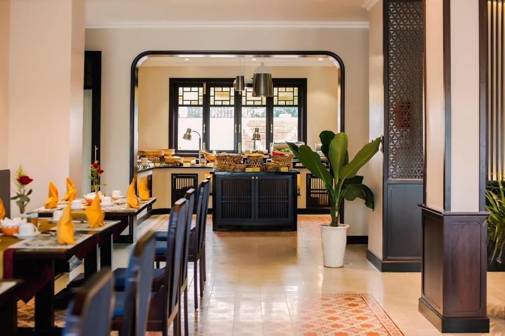 Khu vực ghế ngồi tại Laluna Hoi An Riverside Hotel & Spa