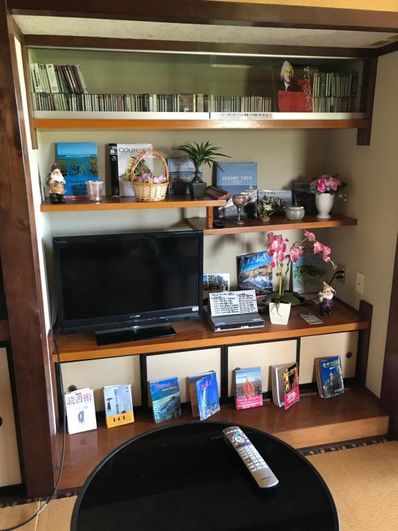 TV a/nebo společenská místnost v ubytování Kizuna no Ie