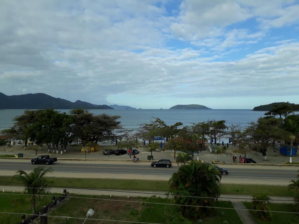  Ubatuba Maranduba apartamento frente praia