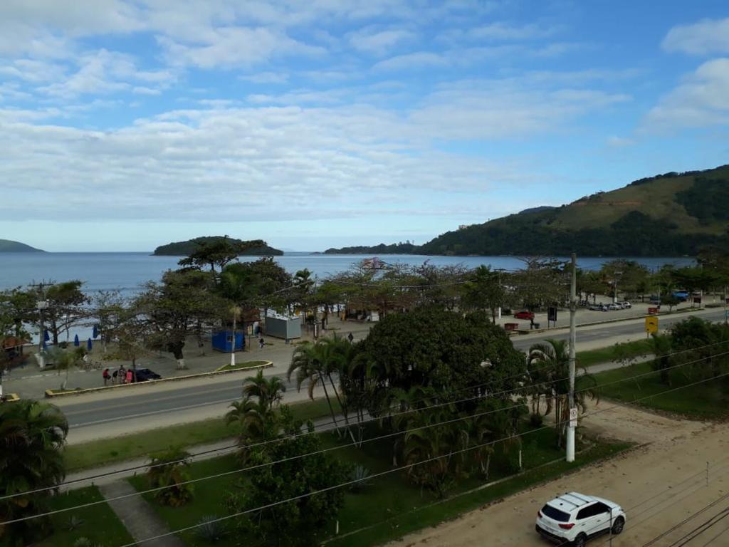  Ubatuba Maranduba apartamento frente praia