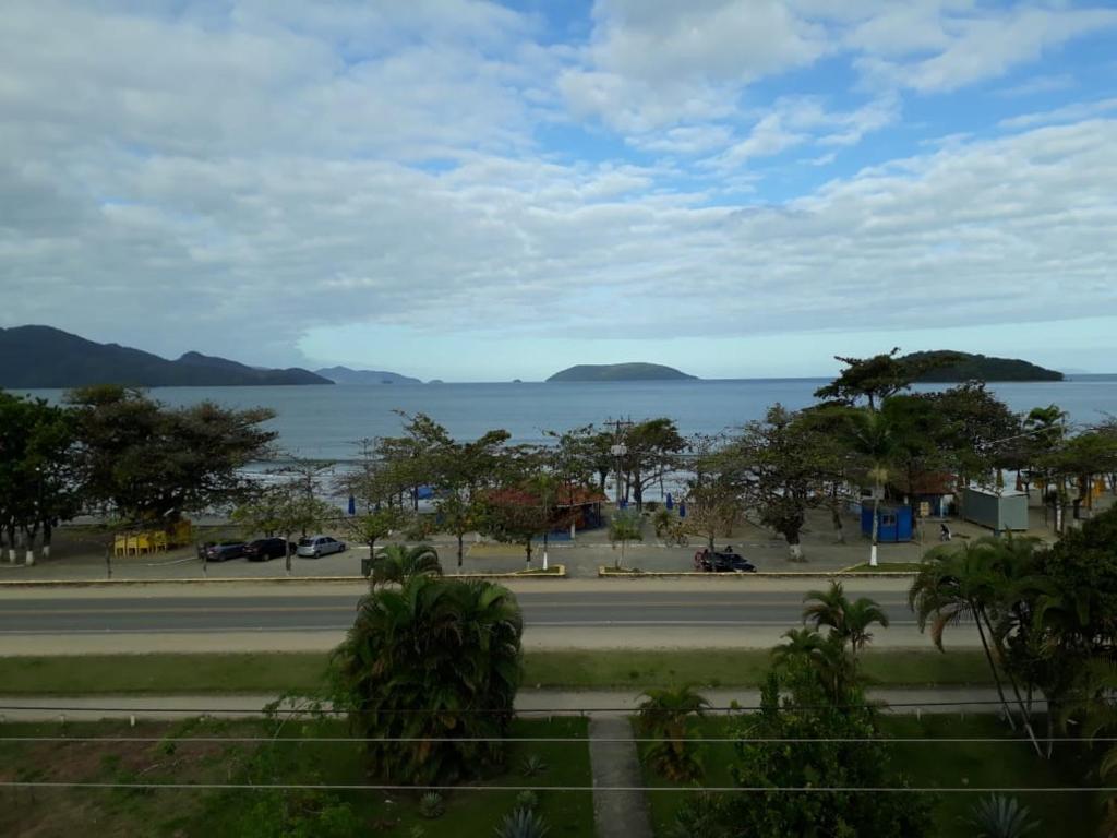  Ubatuba Maranduba apartamento frente praia