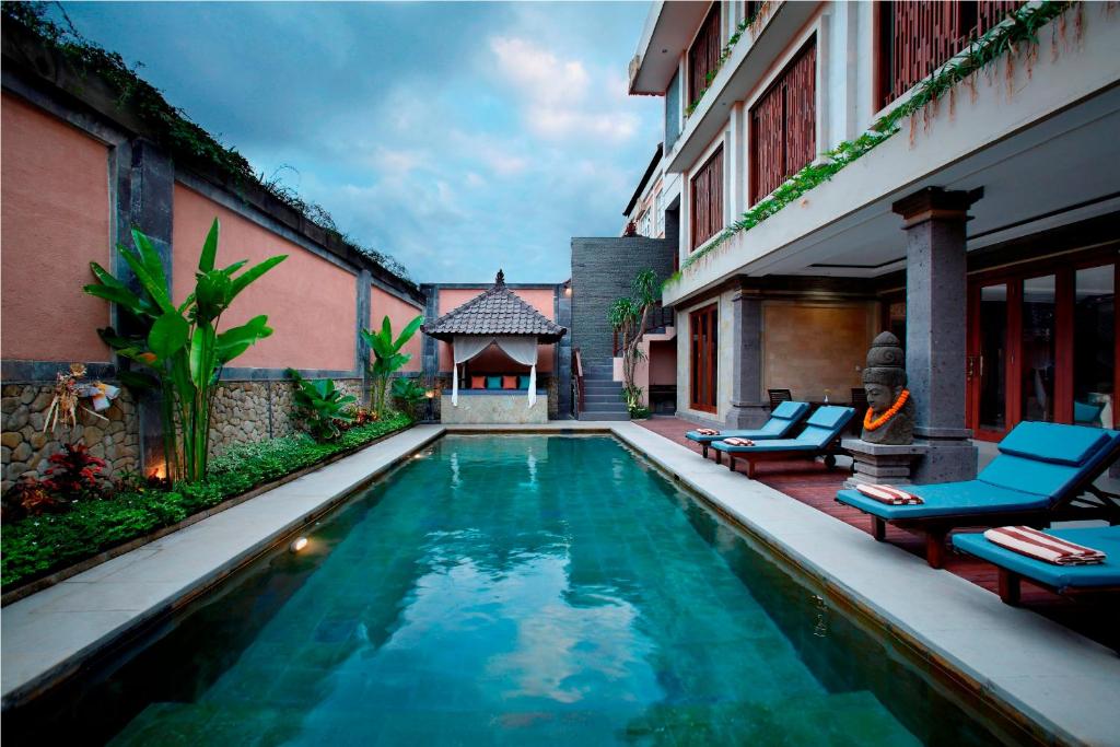 Kolam renang di atau di dekat The Visala Boutique Suites Seminyak