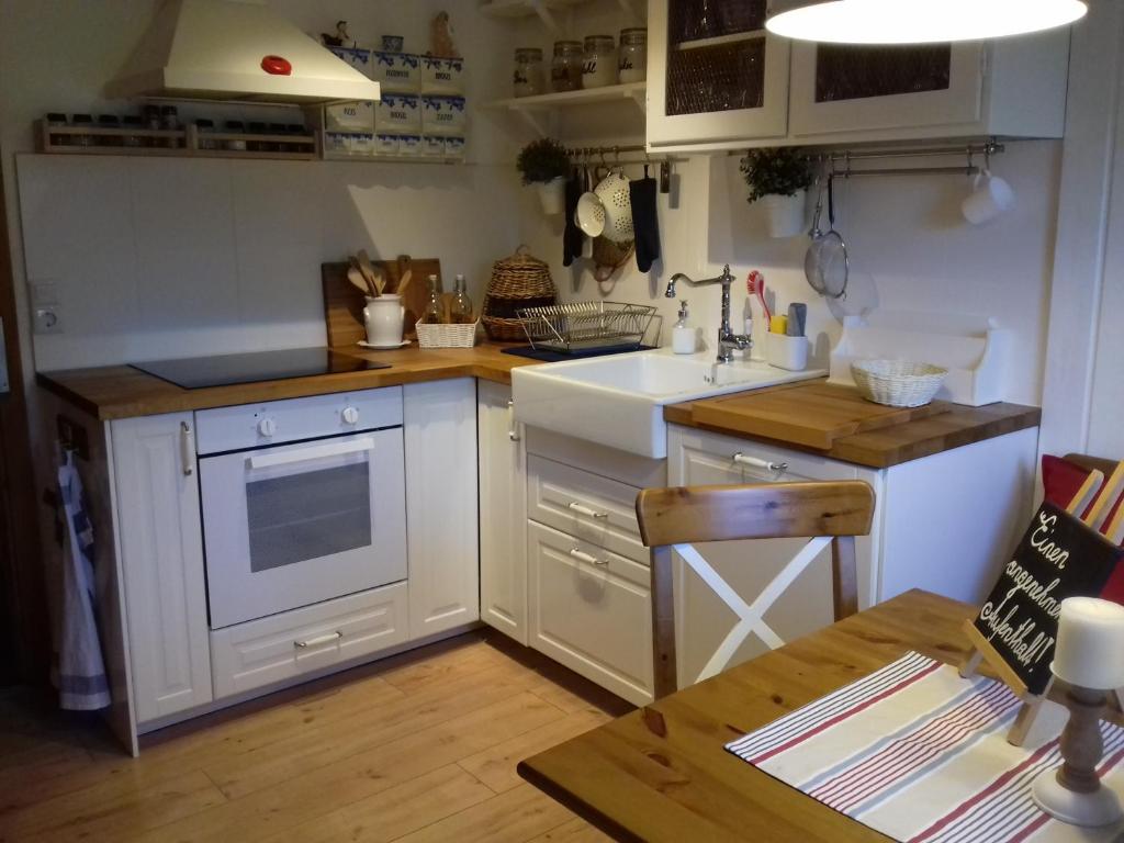 Kuchyňa alebo kuchynka v ubytovaní Ferienwohnung Wiesmühlstrasse