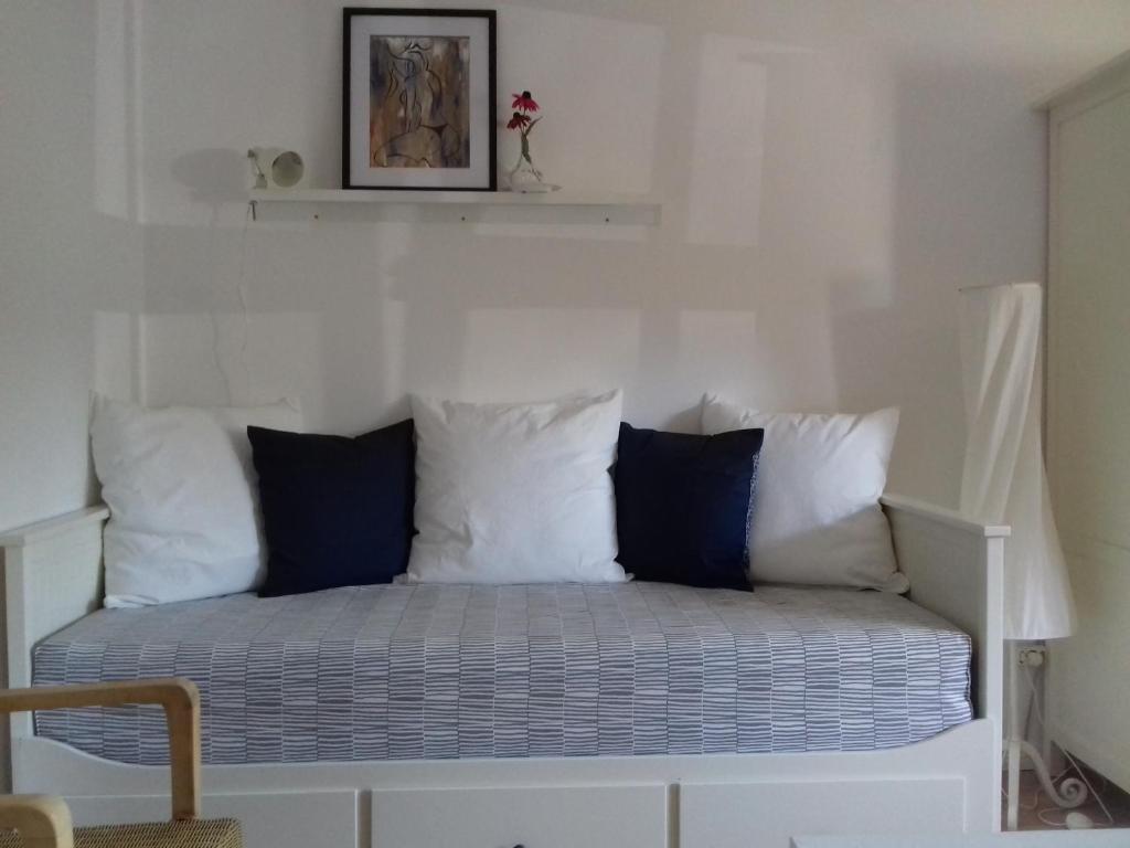 A seating area at Ferienwohnung Wiesmühlstrasse