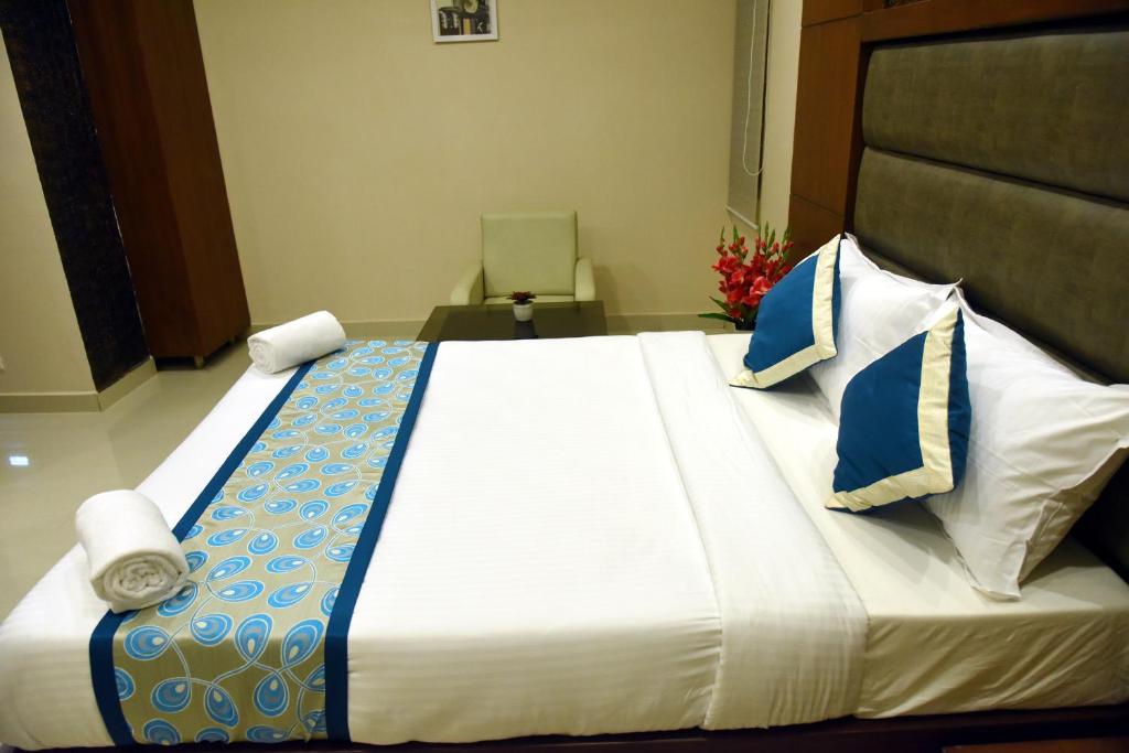 Postel nebo postele na pokoji v ubytování The Hydel Park - Business Class Hotel - Near Central Railway Station