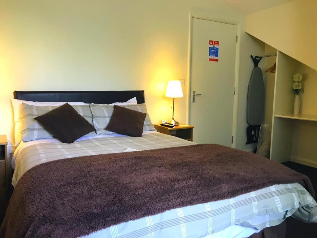 Postel nebo postele na pokoji v ubytování Redbeck Motel