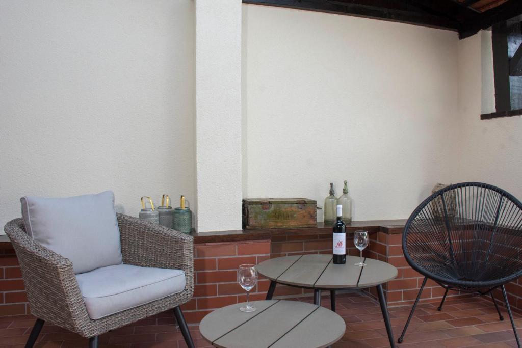 A seating area at Demizson Apartman