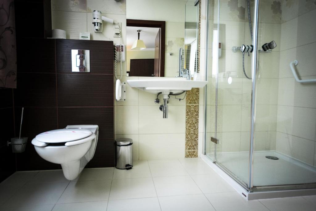 Koupelna v ubytování Hotel Pod Filarami