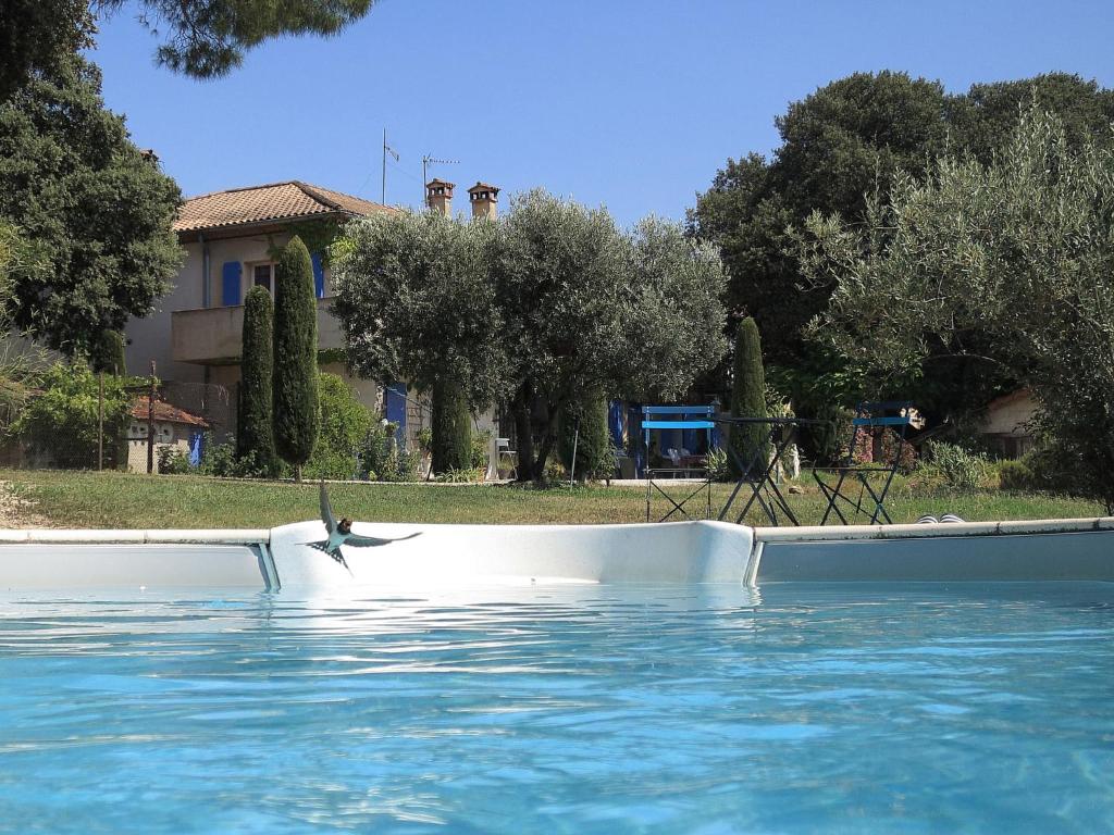 Piscina en o cerca de Beautiful Holiday Home in Pertuis with Swimming Pool