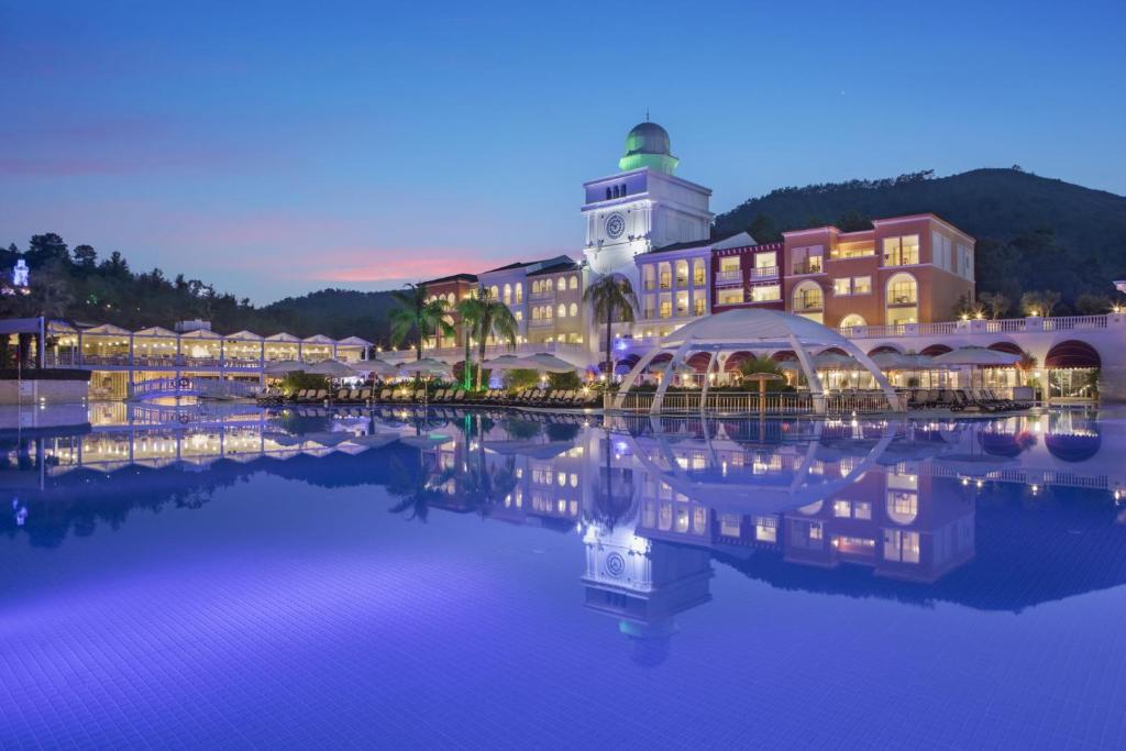 Bazén v ubytování Nirvana Dolce Vita - Ultra All Inclusive nebo v jeho okolí