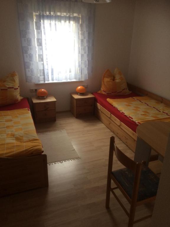 Postel nebo postele na pokoji v ubytování Deichwall