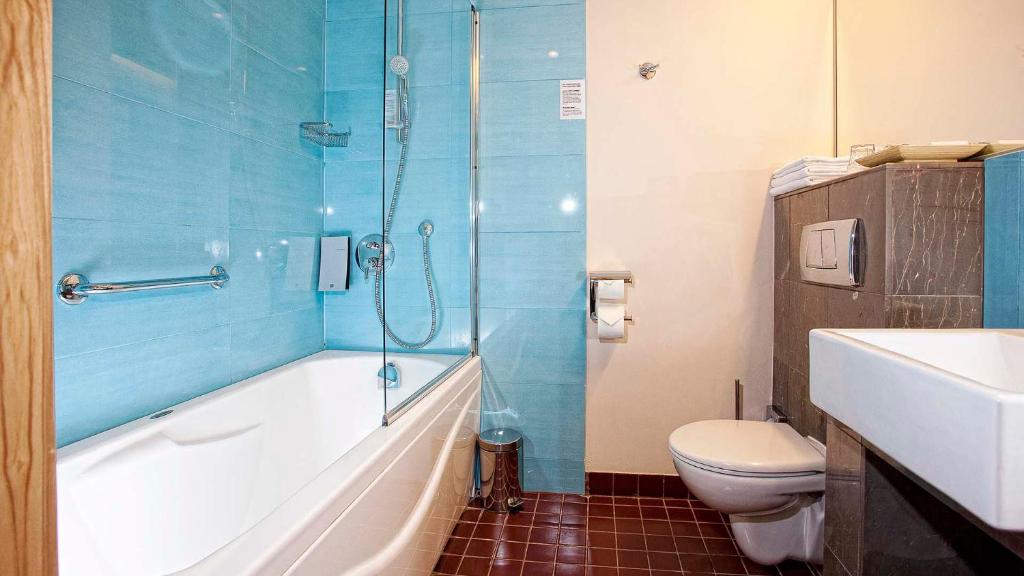 Bilik mandi di Hestia Hotel Europa
