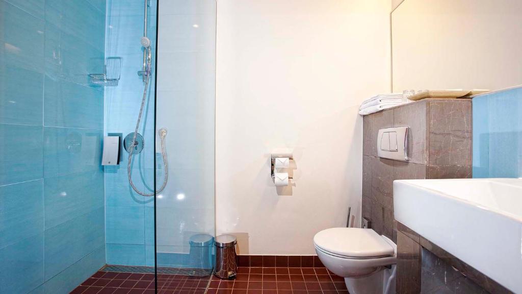 Bilik mandi di Hestia Hotel Europa