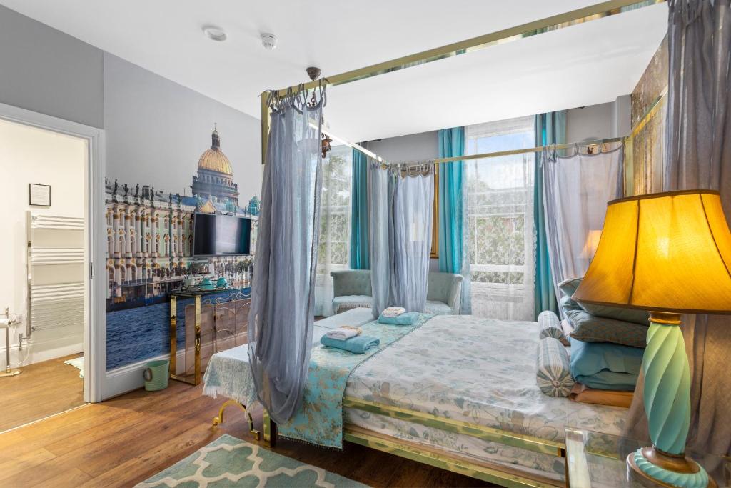 
Superior Double Room with Four Poster Bed
