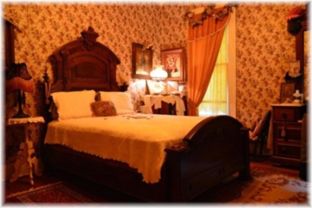 Postel nebo postele na pokoji v ubytování Carleton House Bed and Breakfast