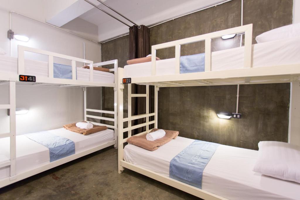 Postel nebo postele na pokoji v ubytování Zz Hostel Chiang Mai