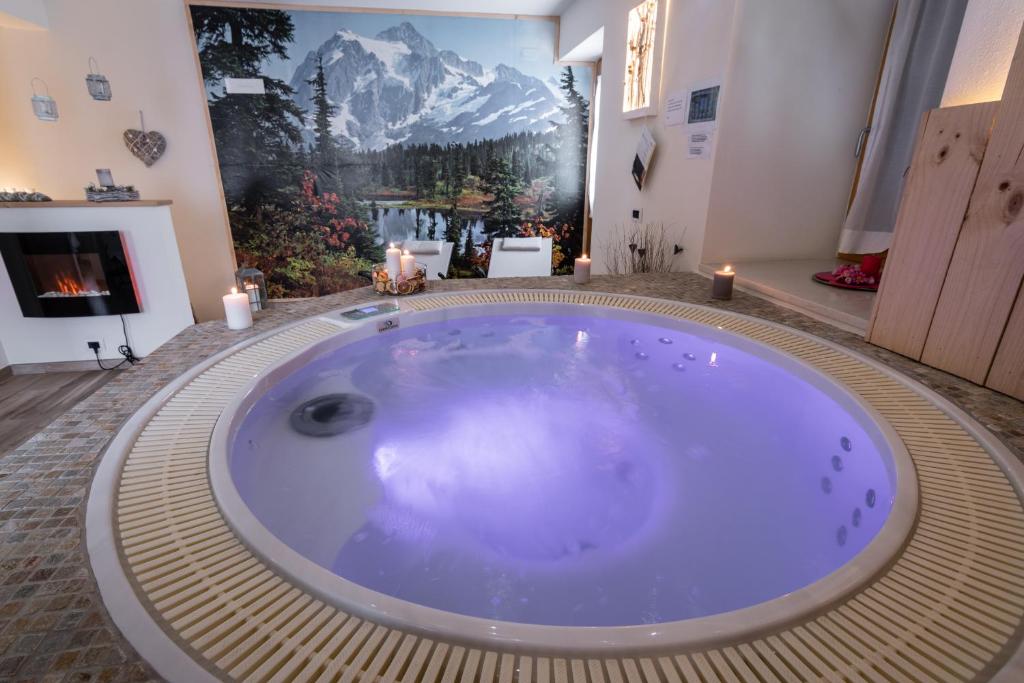 Nespecifikovaný výhled na hory nebo výhled na hory při pohledu z aparthotelu