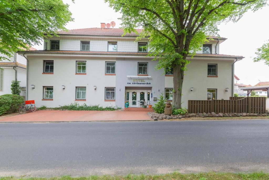 a large white house with a tree in front of it at Dependance am Alt Gaarzer Eck in Rerik