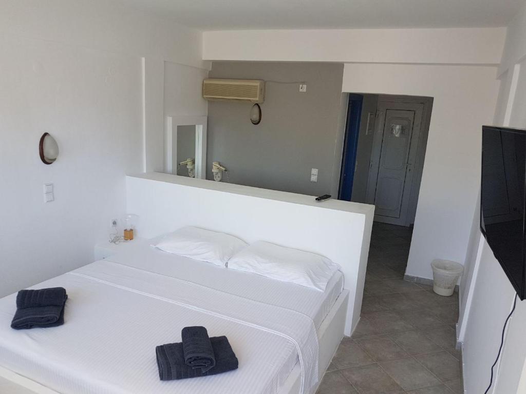 Postel nebo postele na pokoji v ubytování Lagada Beach Hotel