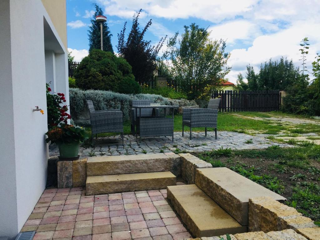 Ogród w obiekcie Villa Cihelna apartments