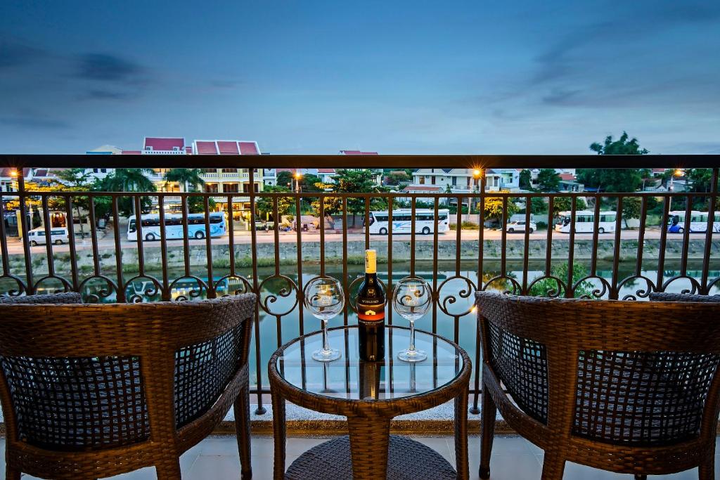 Phòng Luxury Giường đôi với Ban công và Tầm nhìn ra Sông