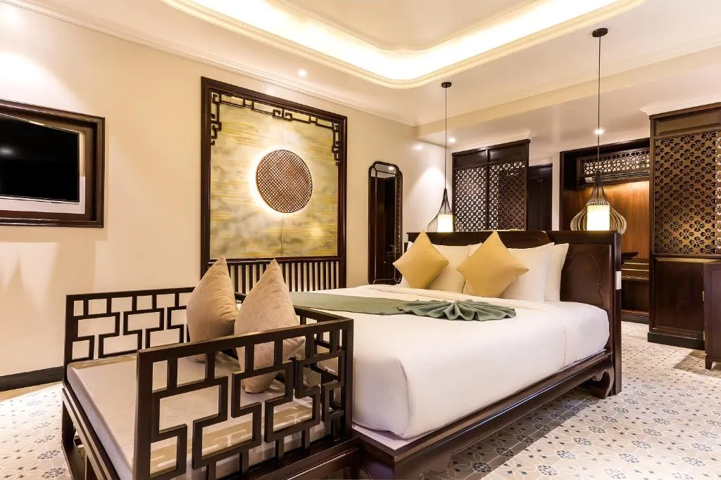 Luxury Double Room, Bathtub with Balcony and River View