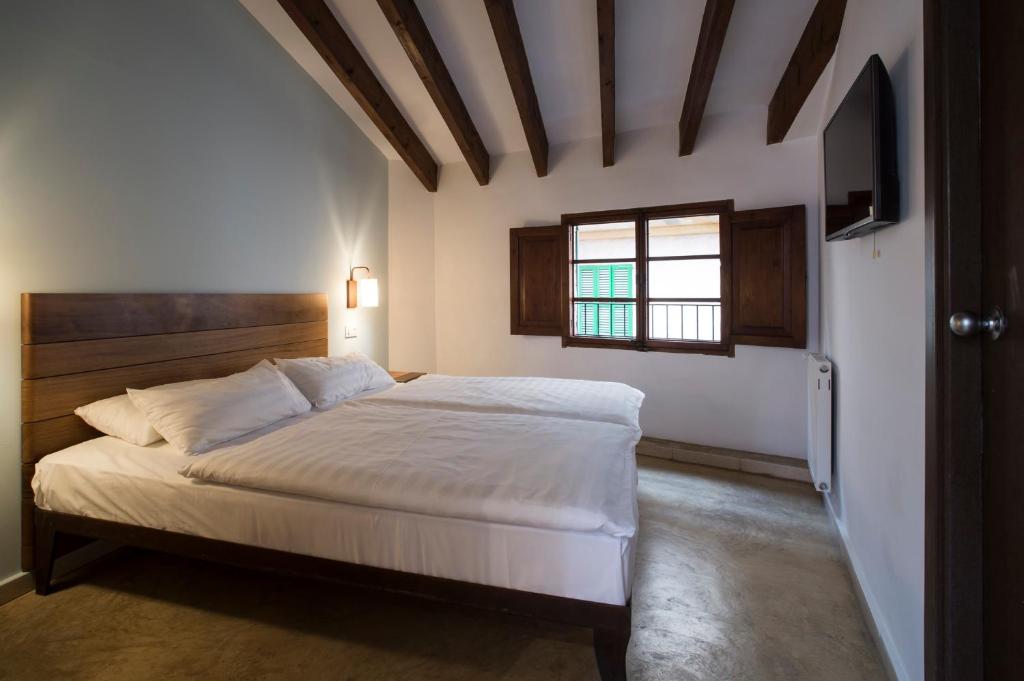 Кровать или кровати в номере Palau Sa Font