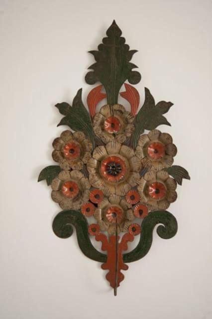 a wall decoration with flowers on a white wall at B&B Liberty in Andria