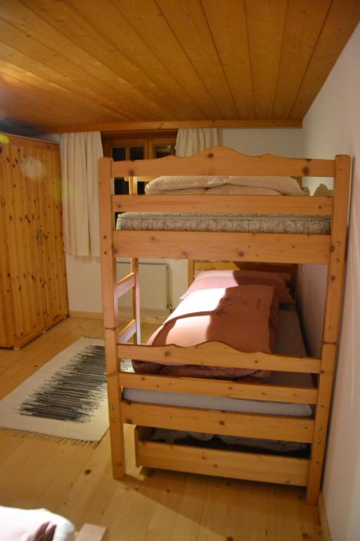 Posteľ alebo postele v izbe v ubytovaní Sunnaschi Appartements - Wohnungen oder gesamt als "Hütte"